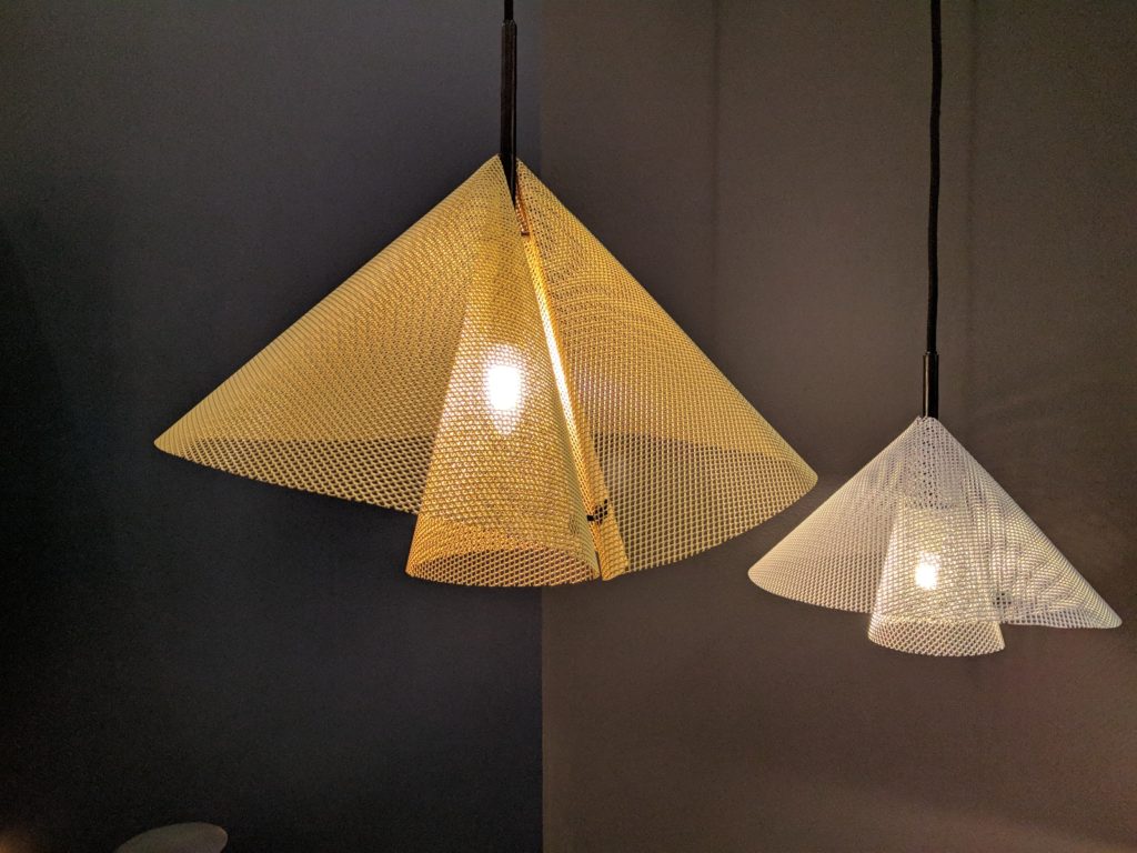Lampa i sträckmetall från Stockholm Furniture & Light Fair